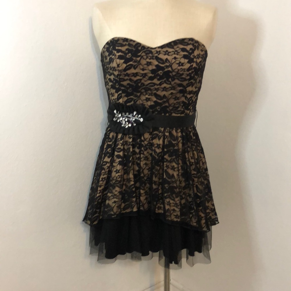 B wear black lace dress size 9